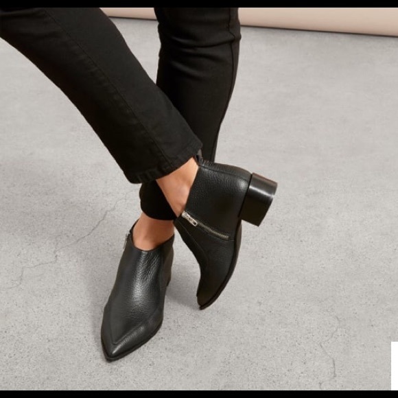 Everlane Shoes - Everlane leather Bootie 5.5